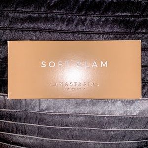 Anastasia Soft Glam Palette